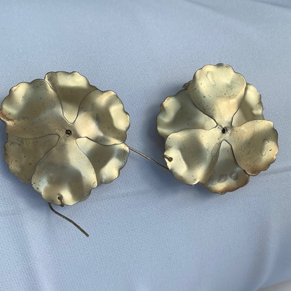 Gold flower earrings - Picture 4 of 6